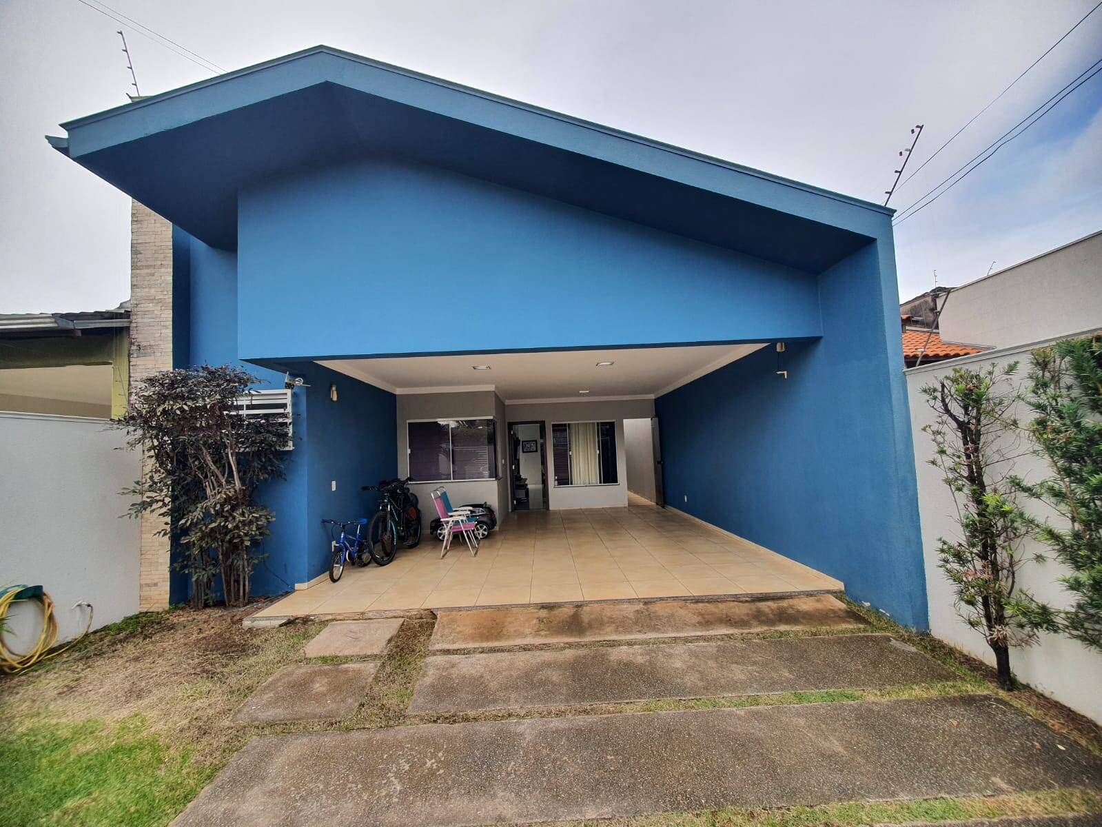 Casa à venda com 3 quartos, 171m² - Foto 1