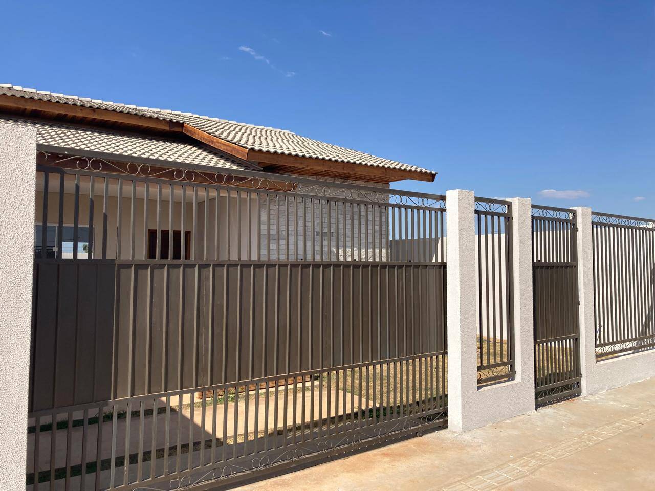 Casa à venda com 2 quartos, 300m² - Foto 1