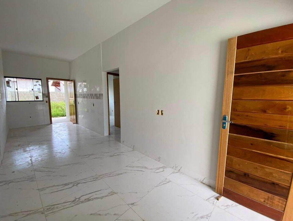 Casa à venda com 2 quartos, 54m² - Foto 2