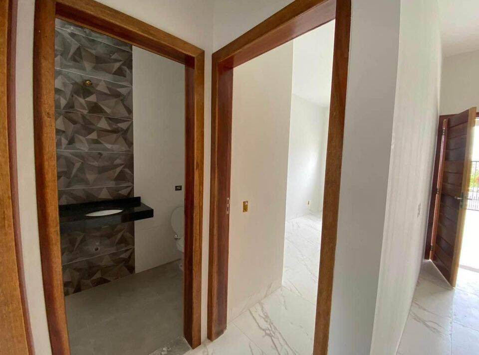 Casa à venda com 2 quartos, 54m² - Foto 4