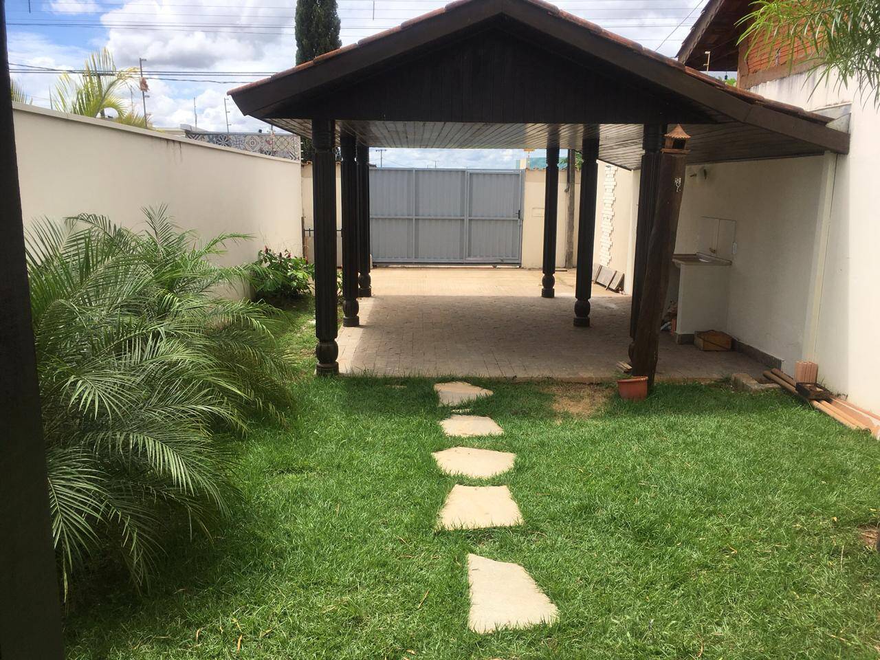 Casa à venda e aluguel com 2 quartos, 100m² - Foto 2