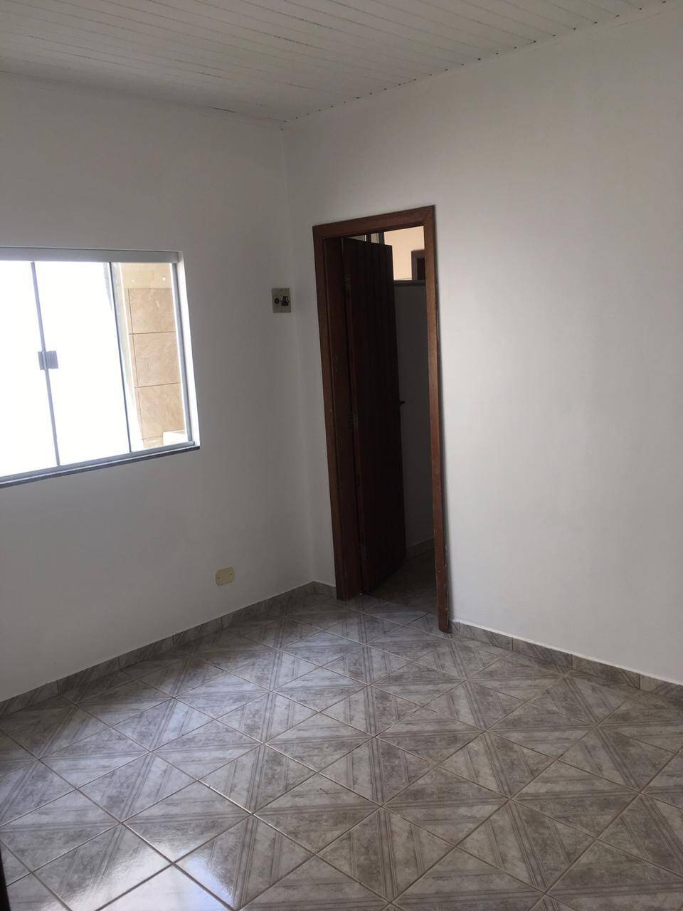 Casa à venda e aluguel com 2 quartos, 100m² - Foto 4